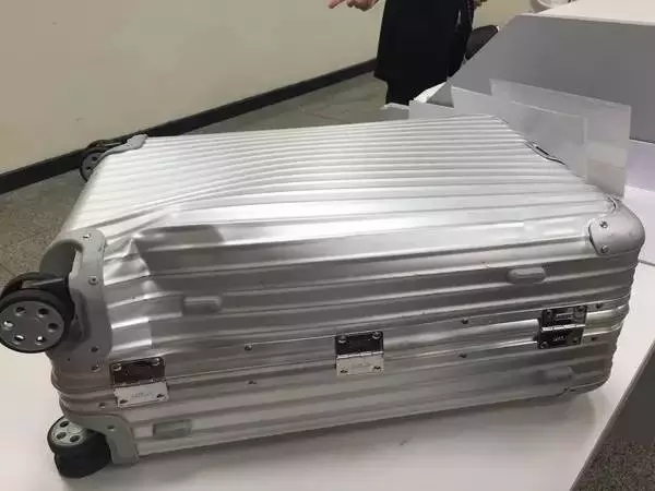 他們發(fā)明的行李箱，竟會爬樓梯