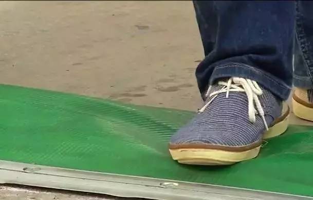 全球首款智能液體減速帶：車神也不得不減速了！