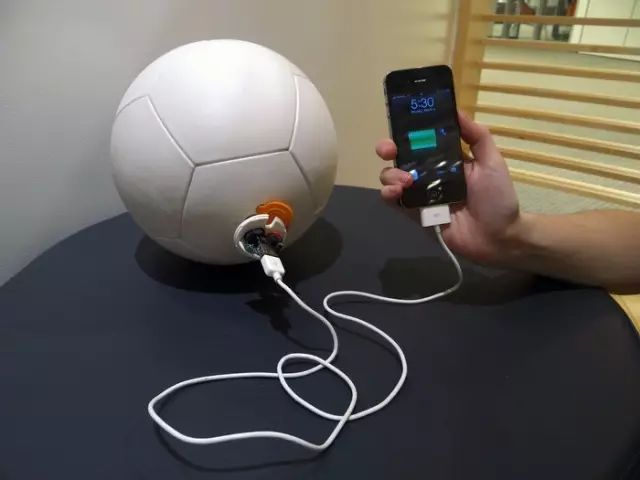 “足球充電寶”，一款節(jié)能環(huán)保的高科技充電寶！