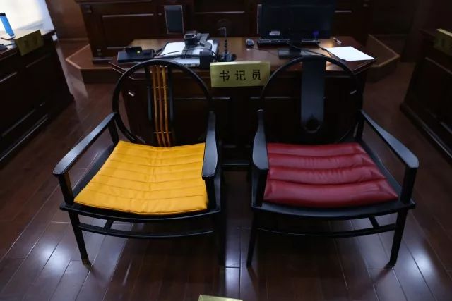 兩把椅子外觀設(shè)計(jì)之爭(zhēng)，竟然打得如此不可開交！