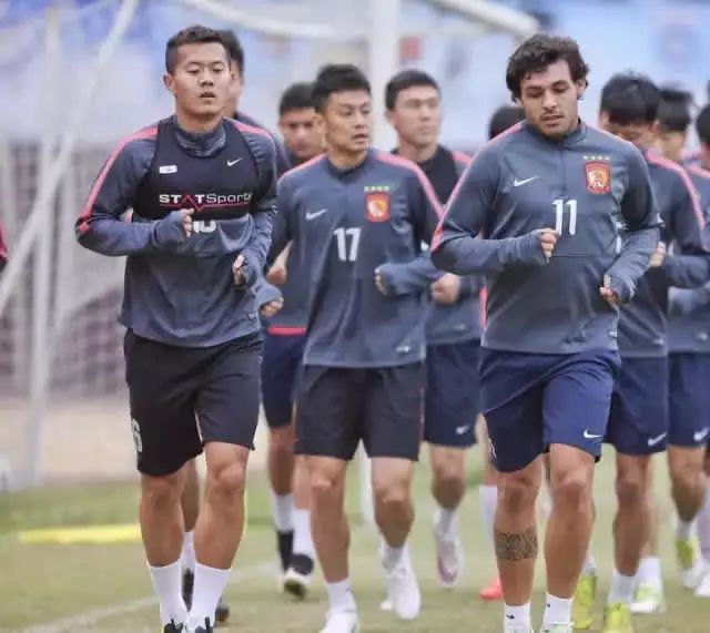 首屆穿「內(nèi)衣」的男足世界杯！