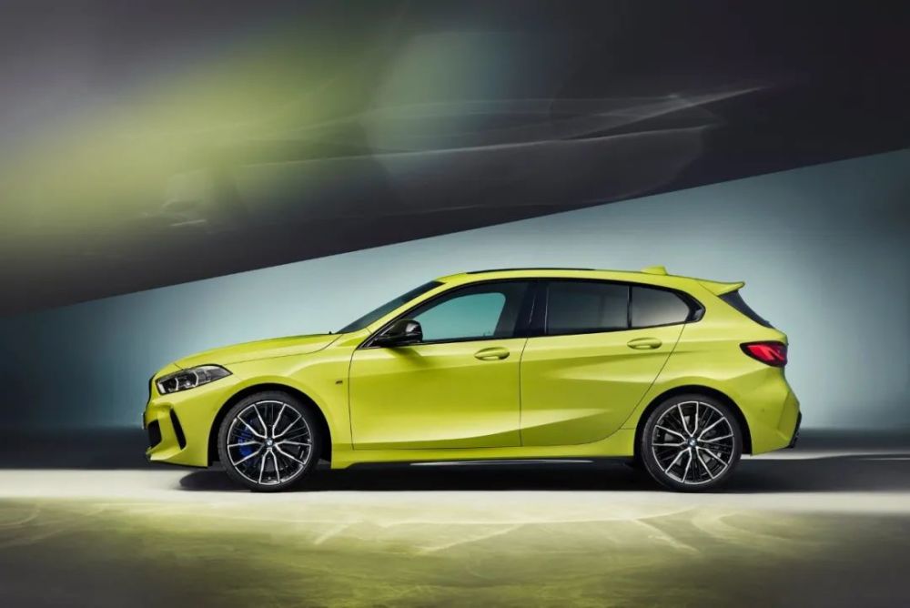 寶馬發(fā)布新款M135i xDrive官圖，造型短小精悍，配備高功率B48引擎